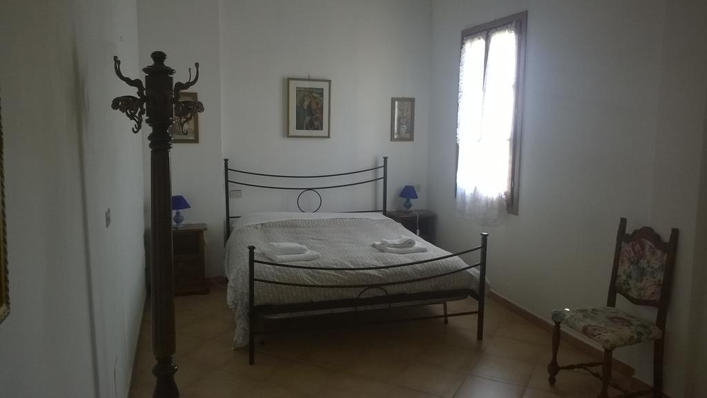 הוילה מונטלופו פיורנטינו Agriturismo Il Cavallone חדר תמונה