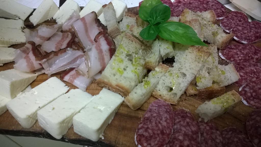 הוילה מונטלופו פיורנטינו Agriturismo Il Cavallone מראה חיצוני תמונה