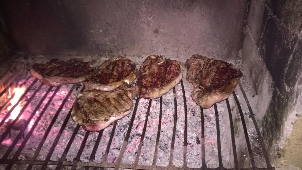 הוילה מונטלופו פיורנטינו Agriturismo Il Cavallone מראה חיצוני תמונה