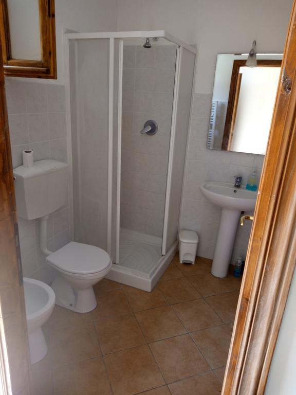 הוילה מונטלופו פיורנטינו Agriturismo Il Cavallone מראה חיצוני תמונה