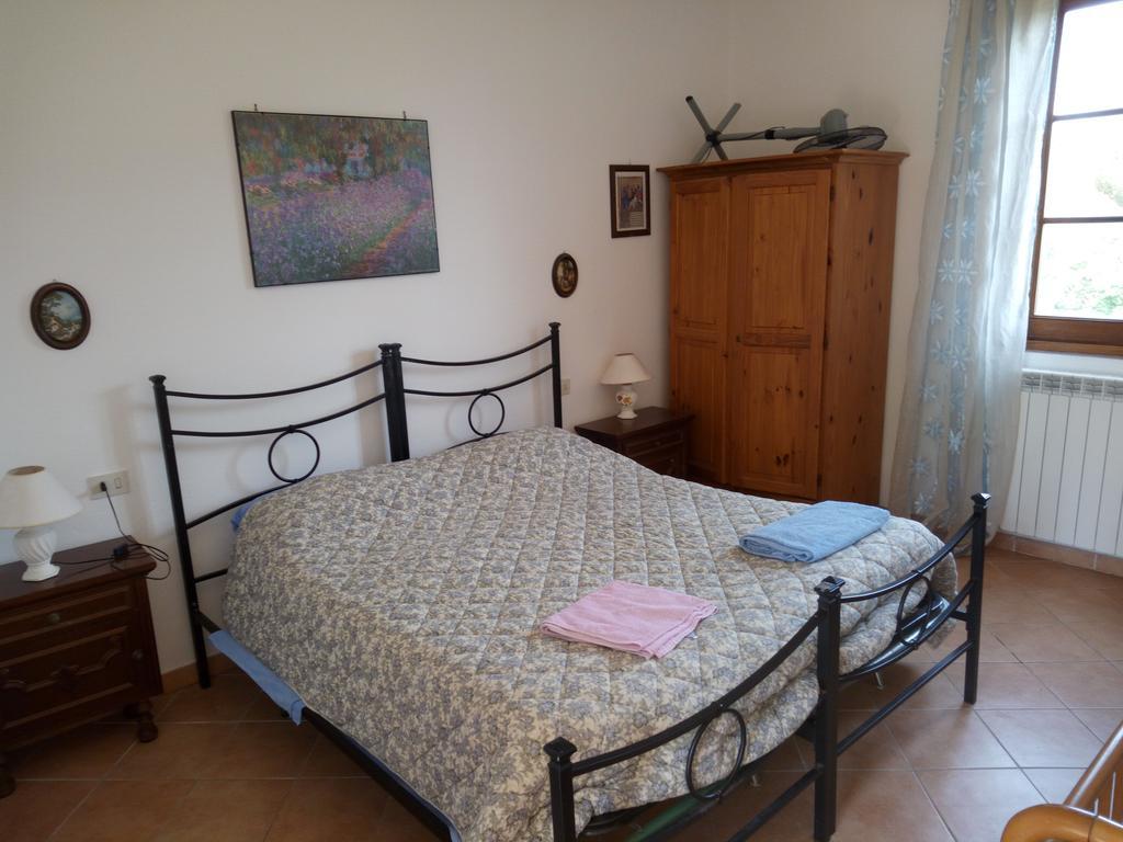 הוילה מונטלופו פיורנטינו Agriturismo Il Cavallone מראה חיצוני תמונה