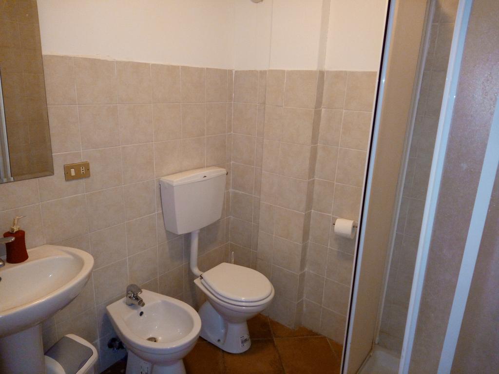 הוילה מונטלופו פיורנטינו Agriturismo Il Cavallone מראה חיצוני תמונה