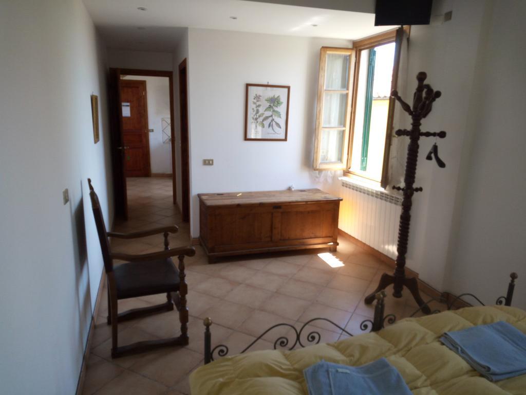 הוילה מונטלופו פיורנטינו Agriturismo Il Cavallone מראה חיצוני תמונה
