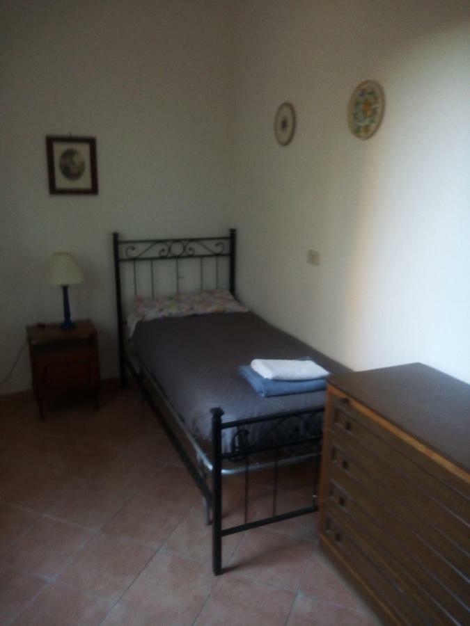 הוילה מונטלופו פיורנטינו Agriturismo Il Cavallone מראה חיצוני תמונה